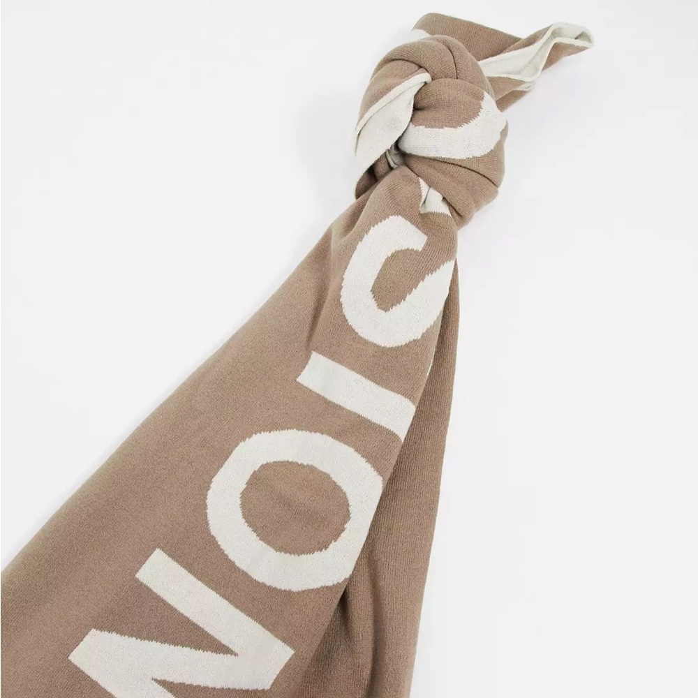 COLLUSION Unisex logo scarf in beige